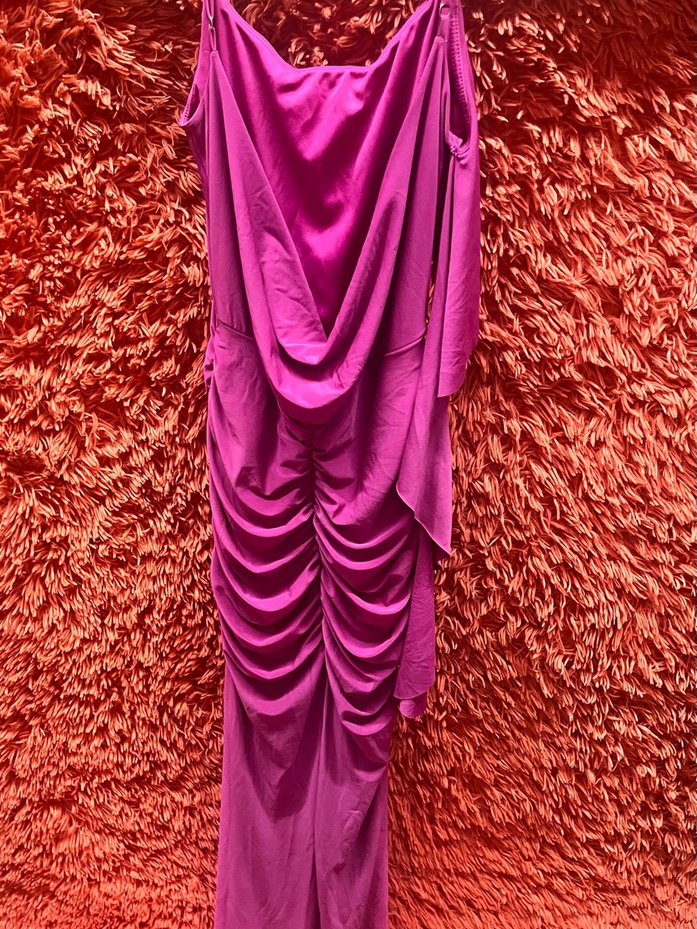 Fashion Nova Ruched Magenta low back one sleeved Evening Dress Size Medium - Picture 4 of 5